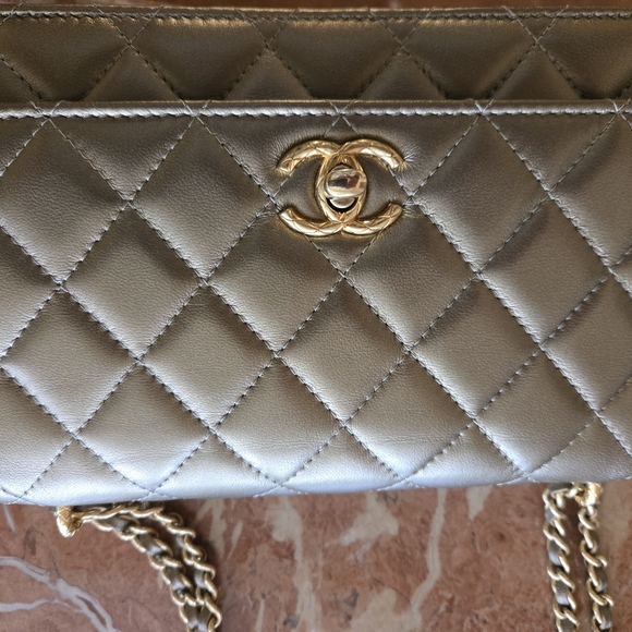 Chanel wallet on a chain gold champaign color. 7,5 x4,8 inches - Picture 13 of 16